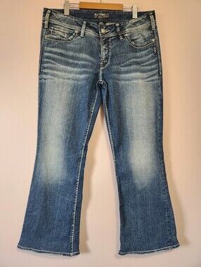 Silver Jeans Suki Surplus Y2K Embroidered Flap Pocket Western Bootcut Jeans 34